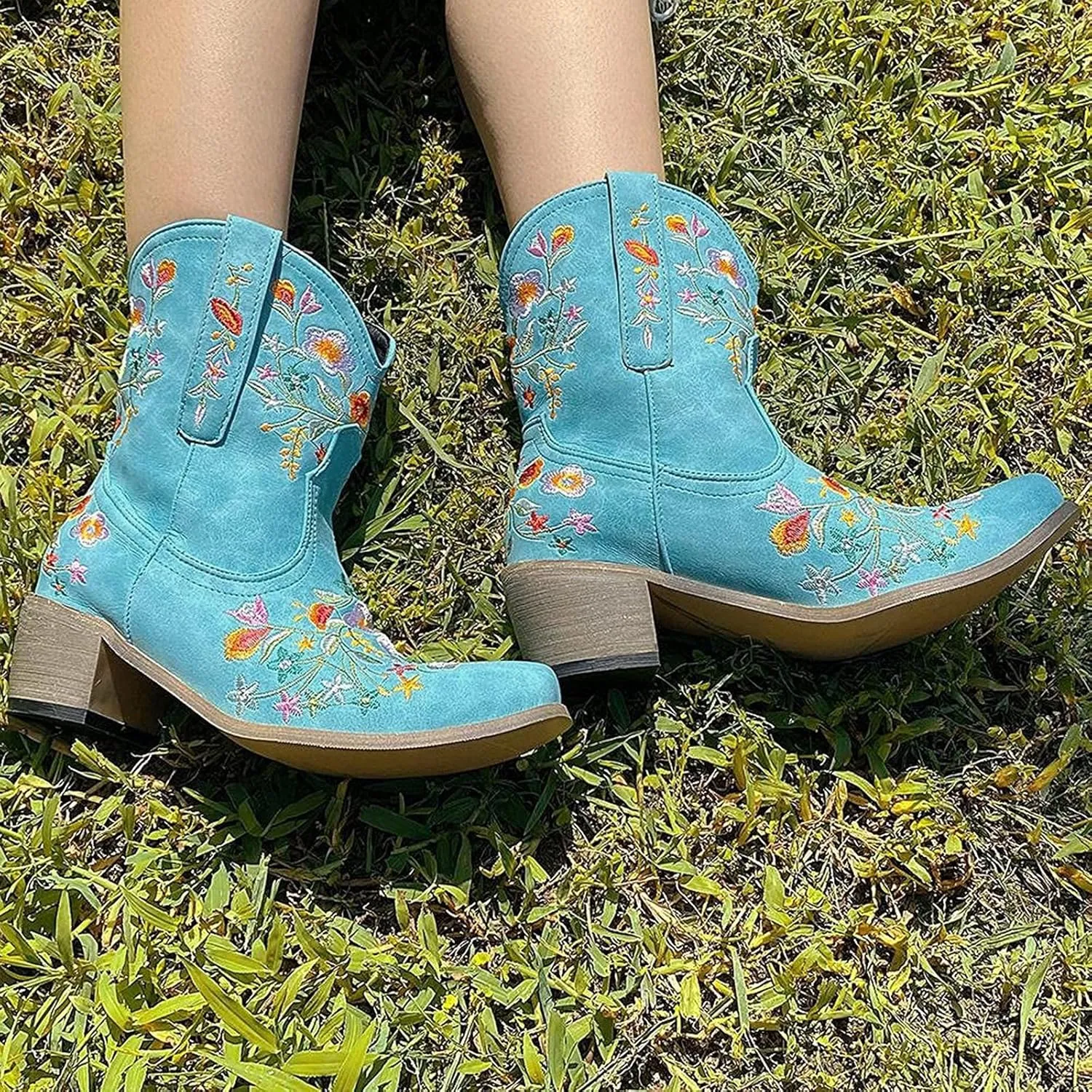 Cowboy Boots for Women Vintage Western Cowgirl Boots Chunky Heel Pull on Flower Embroidered Square Toe Short Boots