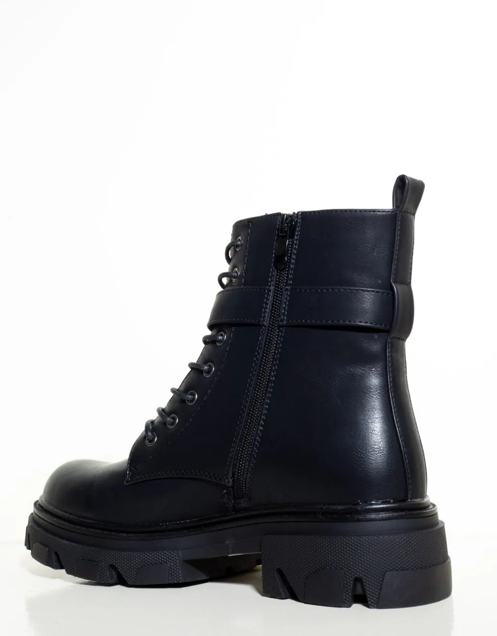 Vegan leather boots with pocket