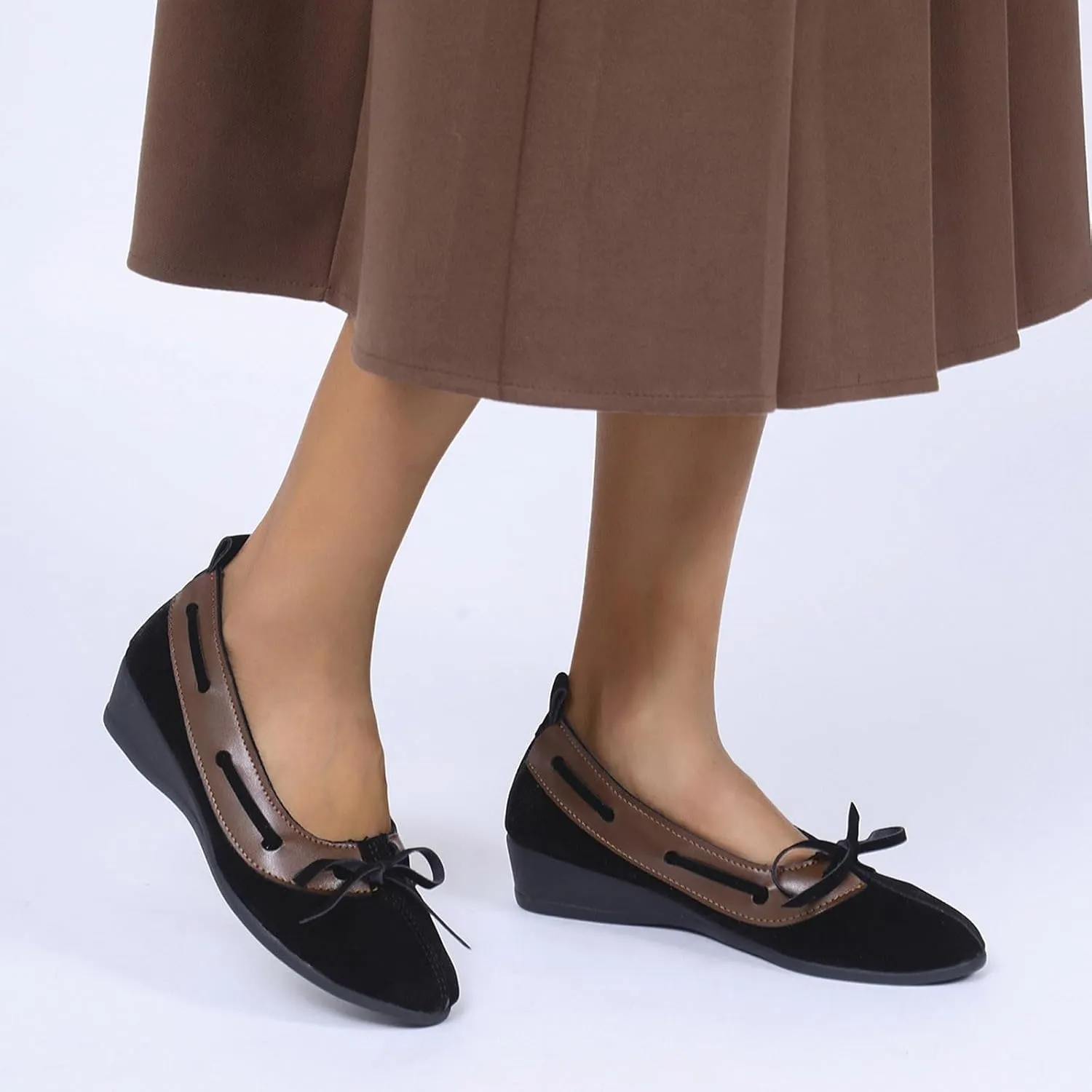 Women's Casual Wedge Heel Shoes Closed Toe Leather Upper Color Block Design Comfortable Everyday Wear Versatile