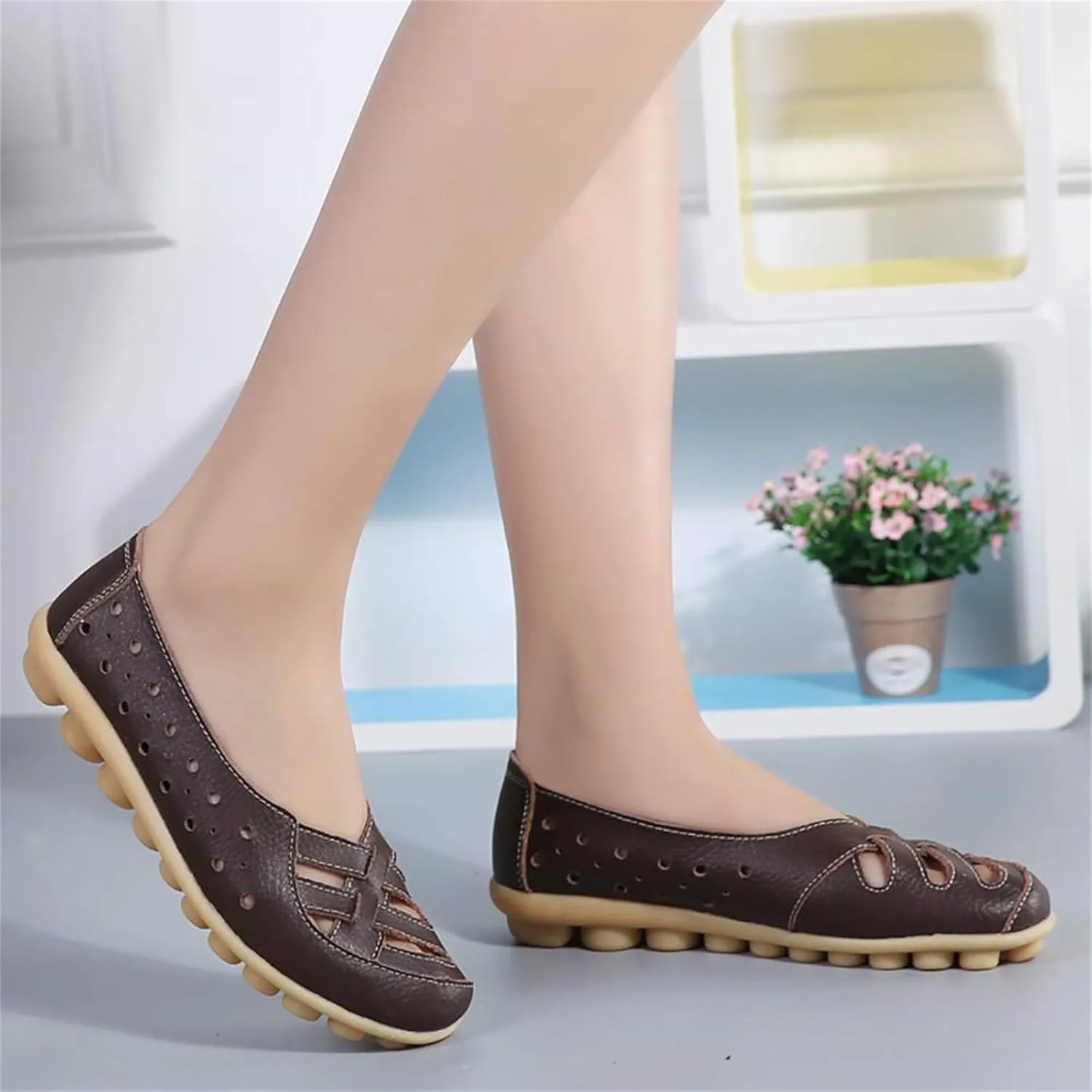 Women's Loafers & Slip-Ons Summer Comfortable Closed Toe Sandals Wide Width Flats Comfort Walking Shoes Dressy Casual Trending Sandals for Women 2025