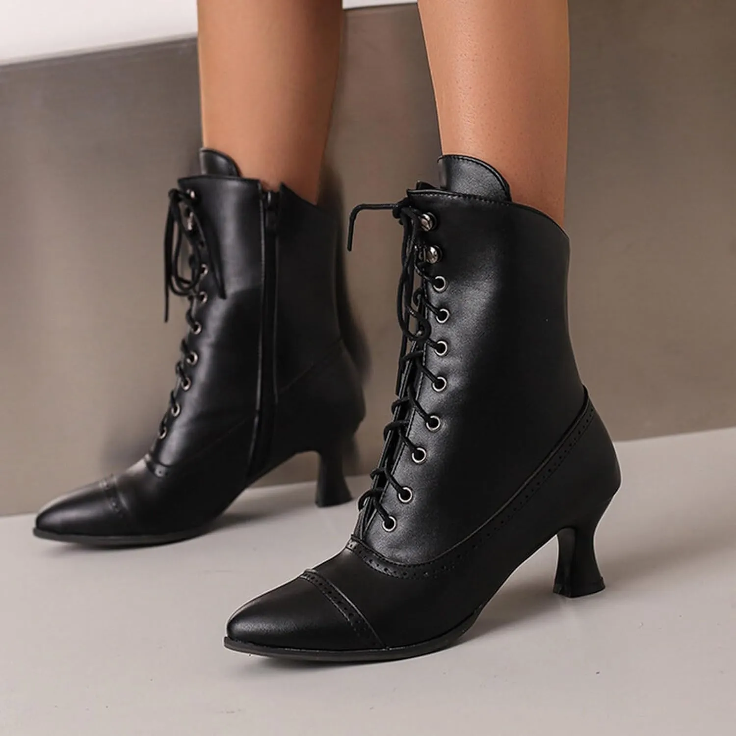 Women's Lug Sole Combat Ankle Bootie Lace up Low Chunky Block Boots Fashion Causal Shoes Chunky Chukka Western Cowboy Combat